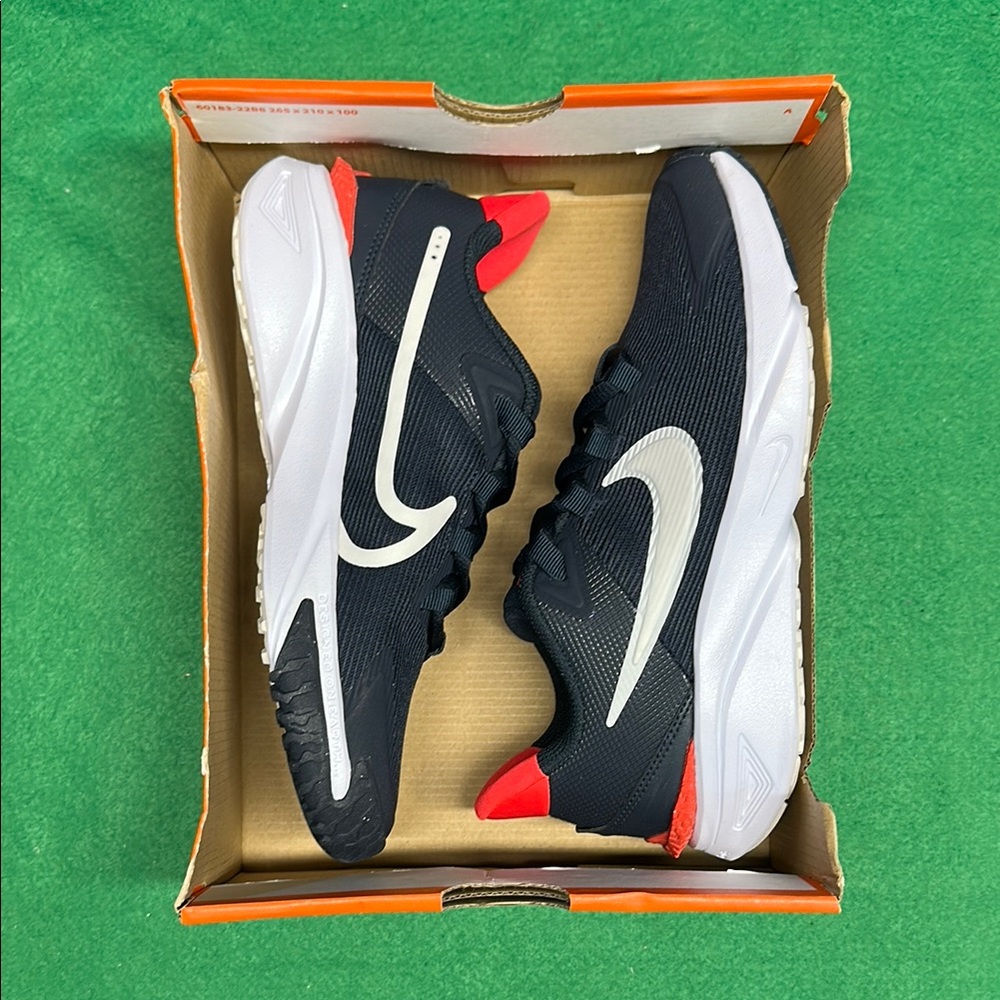 NEW Nike Kids Star Runner 4 GS youth size 4Y/W5.5